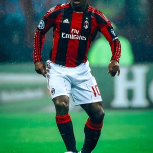 B体育官方链接-米兰旧照西多夫引球迷追忆|AC米兰|克拉伦斯-西多夫|ac米兰|老照片_新浪体育_新浪新闻